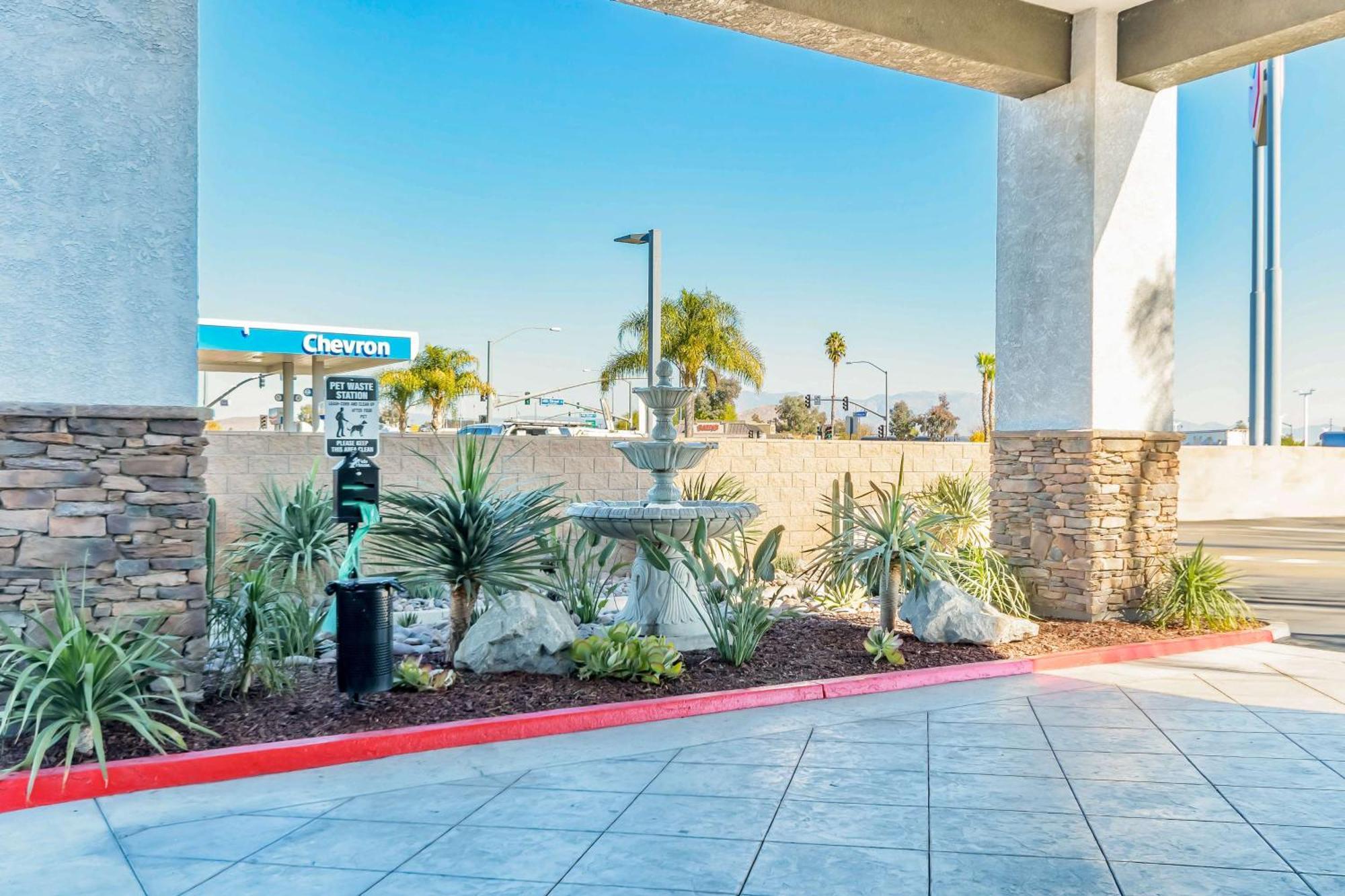 Red Lion Inn&Suites Perris Exterior foto